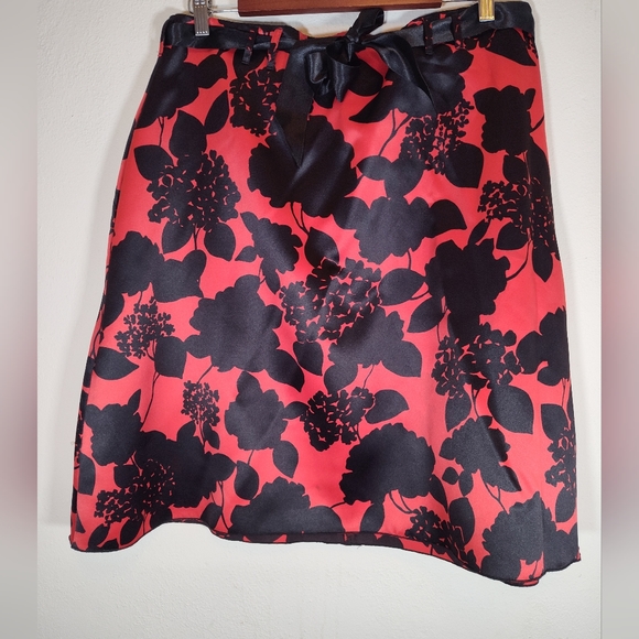 NWOT NOTATIONS SATIN RED & BLACK FLORAL FLARE SKIRT SIZE X-LARGE - Picture 1 of 9